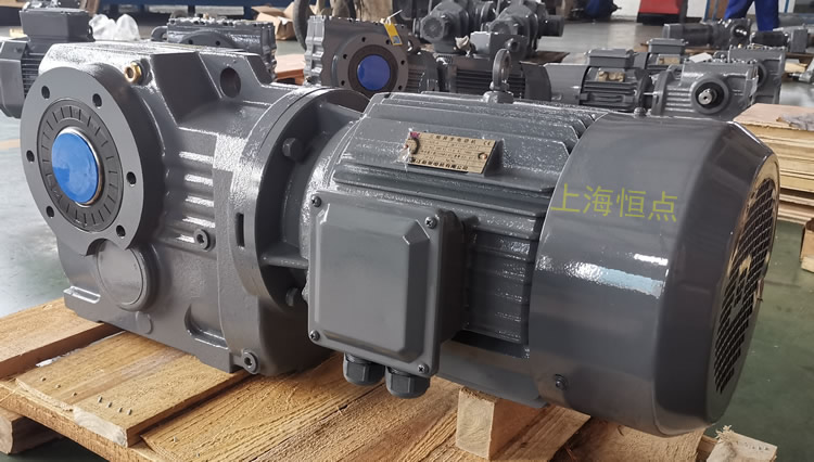 KAZ87減速機 右輸出配小法蘭+通孔 輸入配電機 實物圖 -上海恒點