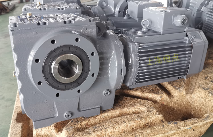 SA77系列減速機輸入配電機，輸出通孔，常用件實物圖