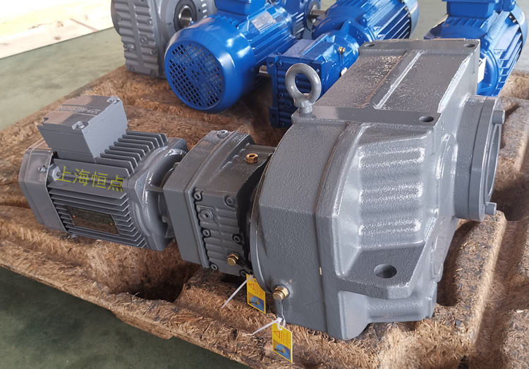  FAZ77R37雙級減速機，通孔+小法蘭輸出，實物圖如下