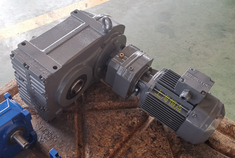  FAZ77R37雙級減速機，通孔+小法蘭輸出，實物圖